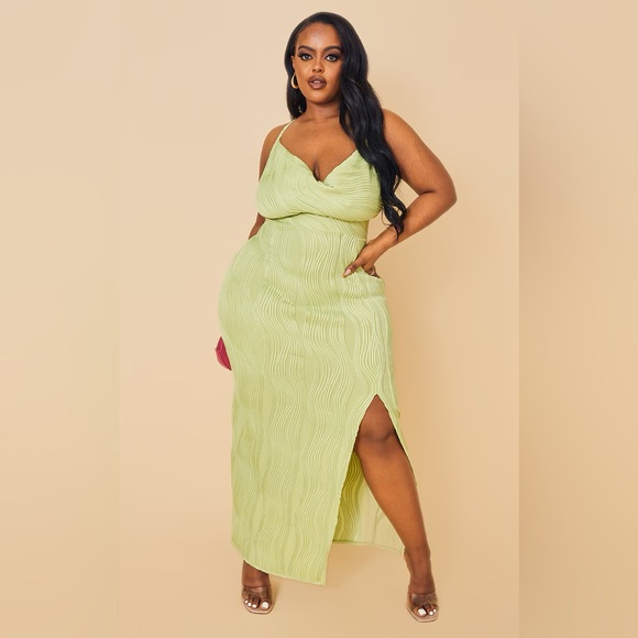PrettyLittleThing Dresses & Skirts - Pretty Little Thing Sage Green Textured Midi Dress